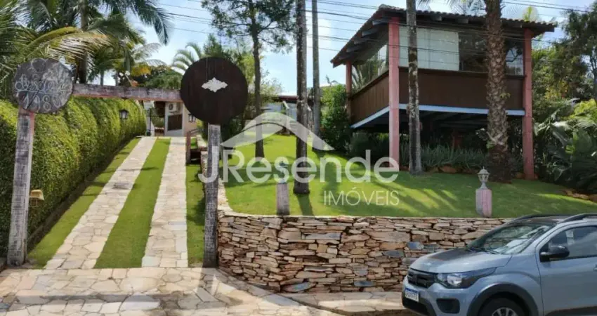 Casa em escapas do lago em frente ao lago com 4 suites e 1 quarto