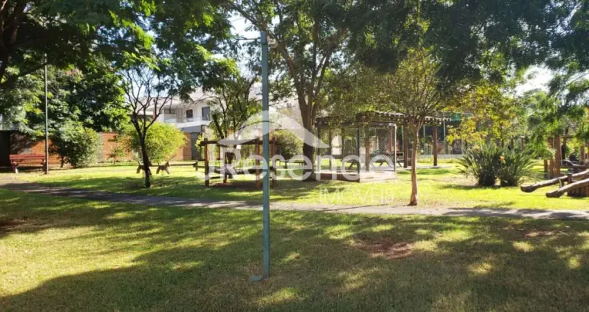 VENDA terreno parte alta da ilha, plano, 420 m2, frente à praça.