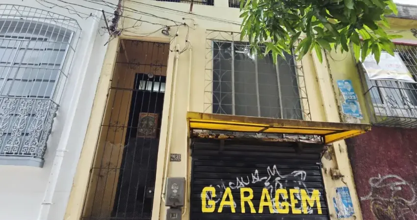 Casa à venda de dois pavimentos com 4/4, sendo 2 suítes, em são brás