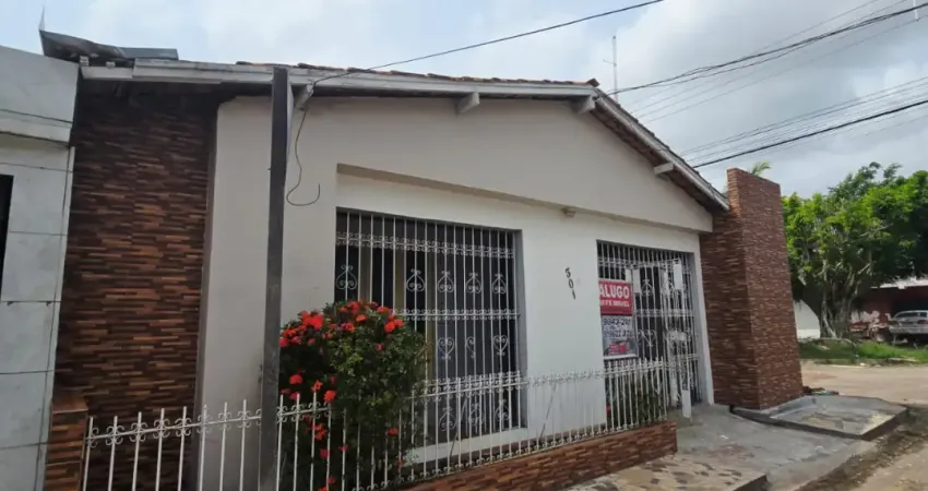 Alugo casa na cidade nova, we 33, esquina com 2/4 fone: 989432401