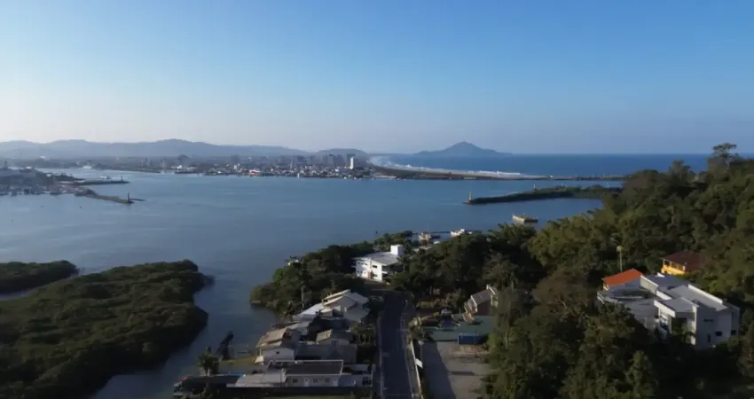 Apartamento para venda com 3 suites com vista mar no bairro fazenda - itajaí - sc