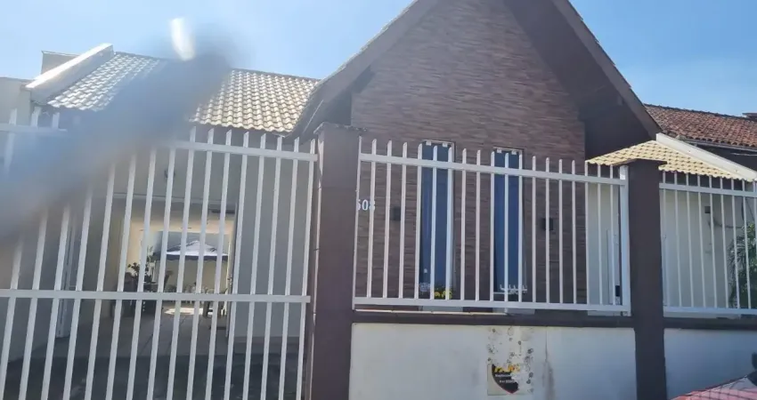 Casa mobiliada com piscina a 450m da avenida itacolomi – balneário piçarras  preço: r$ 790.000,00