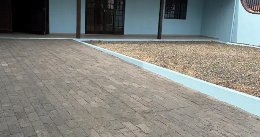 Casa com 2 quartos para alugar na Avenida Nereu Ramos, Itacolomi, Balneário Piçarras