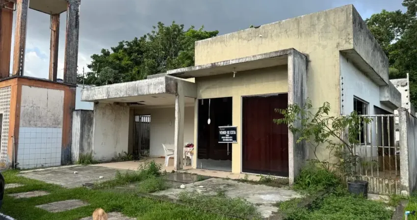 Casa ampla no condomínio eco paradise(precisando de reforma)