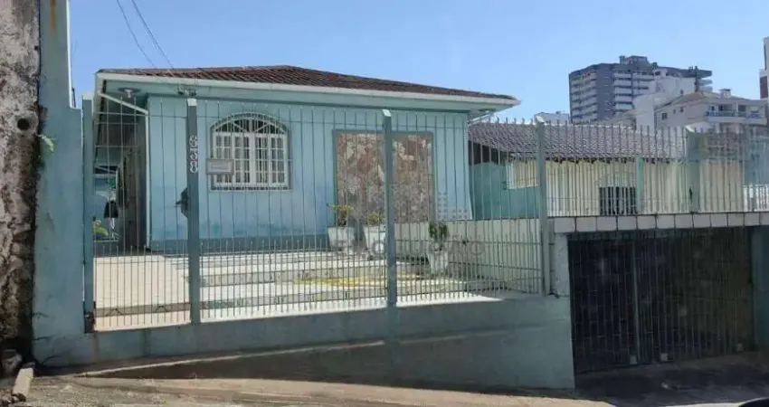 Casa 03 Dorms, sendo1 Suíte, com Edícula e 2 vagas em Barreiros próximo a Faculdade Estácio -  Barreiros- São José SC R$ 730.000,00