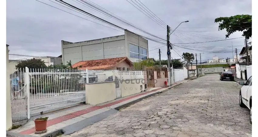 Casa com 3 quartos à venda na Rua Primeiro de Maio, Areias, São José