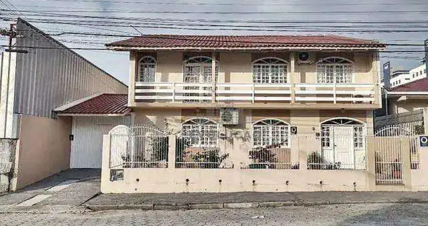 CASA 05 Quartos, 02 Suítes, 05 Vagas - Roçado - Santa Catarina
