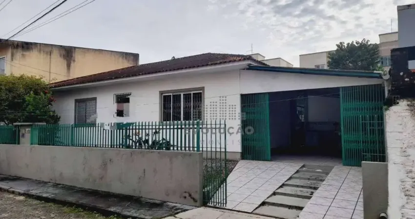 Casa com 3 Dorms sendo 01 Suíte - Campinas - São José/SC