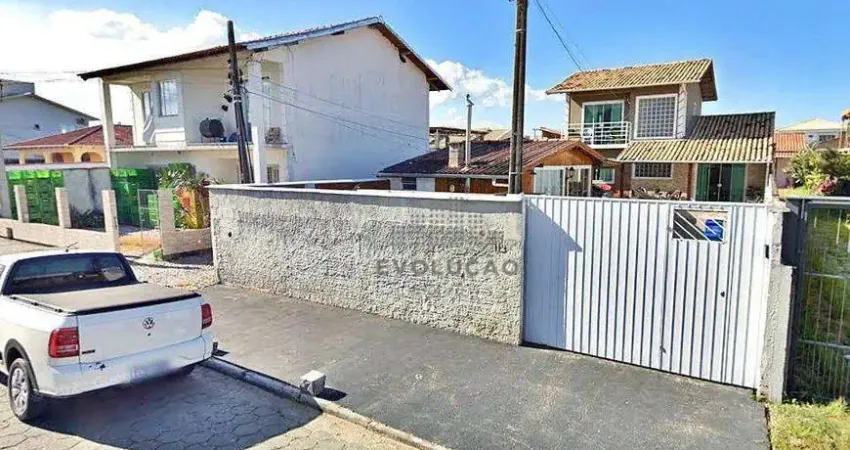 CASA 3 Quartos, 1 Suíte, Piscina - Aririú - Santa Catarina