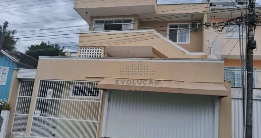 Aceito apartamento com parte de pagamento, Casa com 6 Dorms - Estreito - Florianópolis/SC