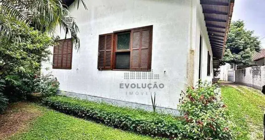 2 Casas, sendo uma residência com 3 dormitórios e outra com 2 dormitórios, amplo quintal, bairro Passa Vinte, Palhoça/SC