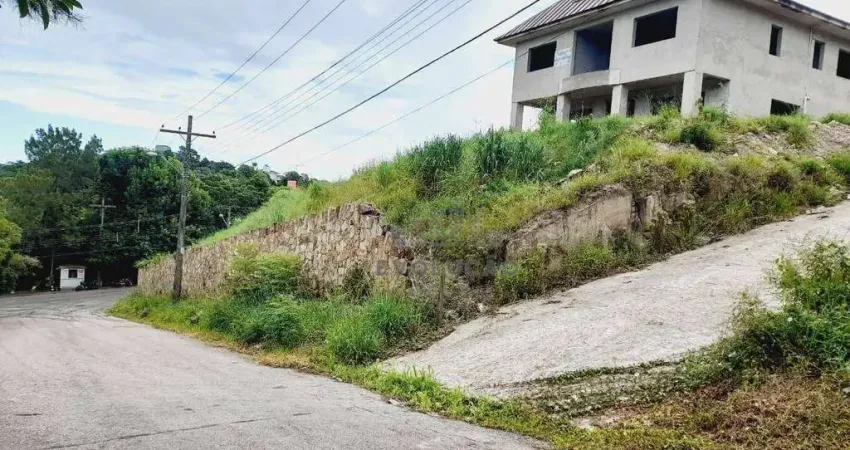 Casa em Construção com 900 m² em Terreno de 3.600 m² no João Paulo - Florianópolis/SC