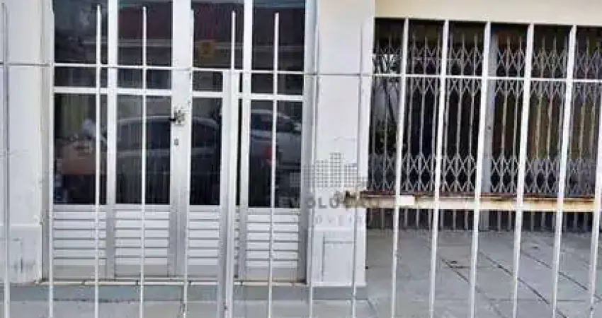 Terreno com 300 m², com 3 casas e 2 salas comerciais, no Balneário Estreito/Florianópolis