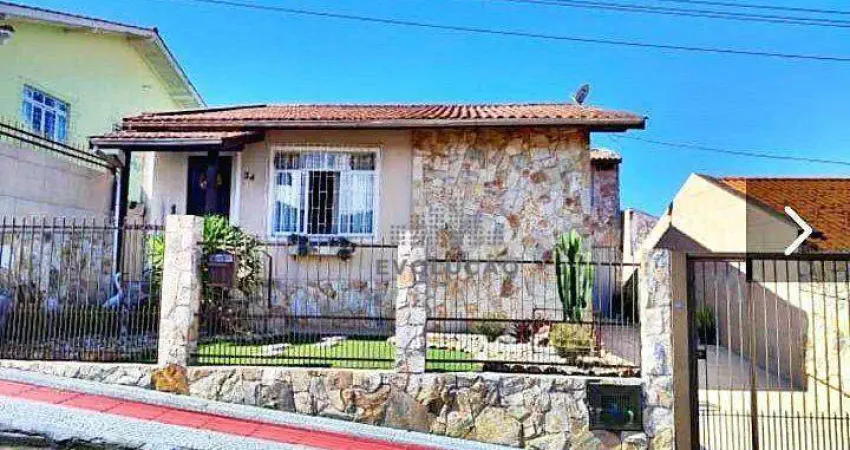 Casa no bairro Bela Vista/São José, com 3 quartos + uma edícula com 2 quartos e banheiro social
