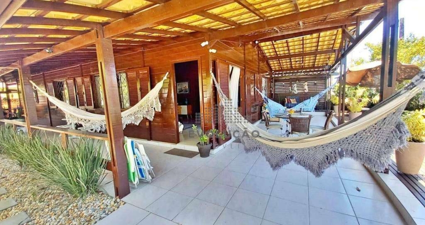 Casa de esquina, 3 dormitórios, sendo 1 suíte, 4 vagas de garagens, Próximo ao mar, Praia de Fora, Palhoça/SC