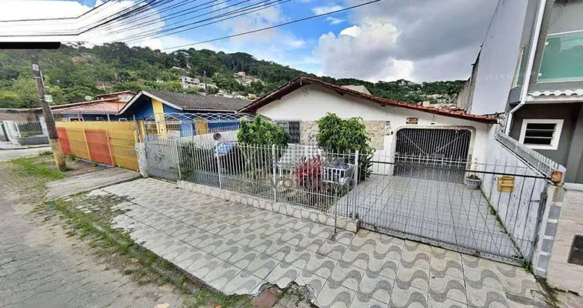 Casa com 3 quartos à venda na Rua Verônica Dognini Martins, Forquilhinhas, São José