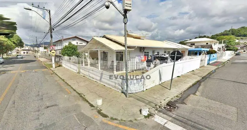Casa com 4 quartos à venda na Rua Osvaldo Cruz, Forquilhinhas, São José