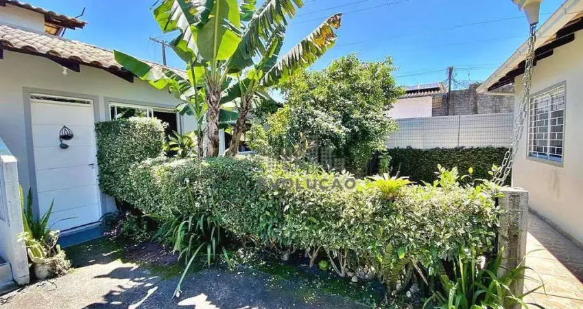 Casa semi mobiliada com 2 dormitórios, sala com 2 ambientes integrada à cozinha, banheiro social