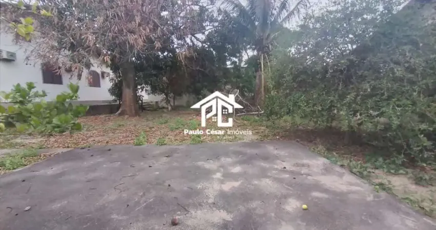 Ótimo terreno com árvores frutíferas medindo 450M², todo murado e próximo ao Centro de Araruama. Não Perca essa oportunidade!! Aceita carta de crédito