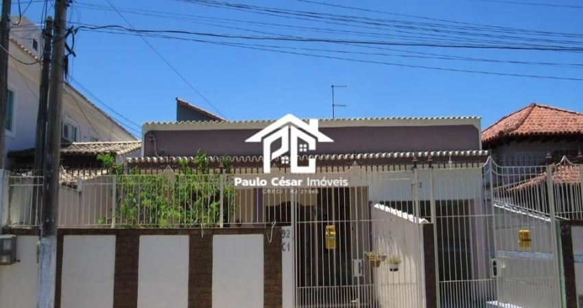 Duplex situado a 3 minutos da Lagoa e do Centro, este imóvel proporciona conforto e qualidade de vida em uma das melhores cidades da Região dos Lagos.
