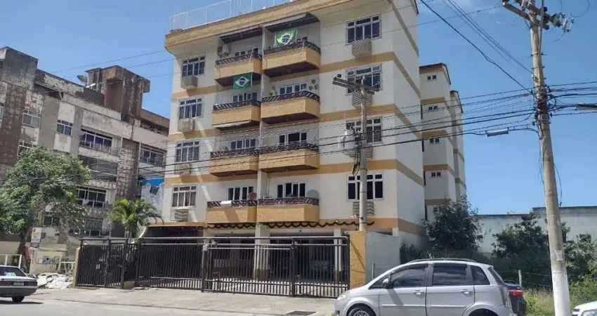 Excelente Cobertura com 05 quartos, sendo 02 suítes, uma com hidromassagem e closet, 02 salas, excelente cozinha, despensa, área de serviço, 03 banhei