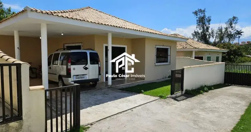 Excelente casa com 03 quartos, sendo 01 suíte com closet, sala, cozinha, banheiro, área de serviço, varanda, garagem para 01 carro, portão eletrônico,