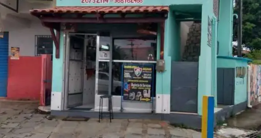 Vendo Loja com 12,00m2 com 01 banheiro e cozinha, ótima localização.