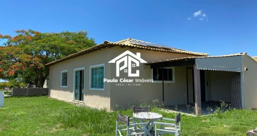 Excelente Casa com 03 Quartos sendo 02 suítes com espaço para fazer closet.  ótima sala em 2 ambientes com rack embutido na parede com iluminação espe