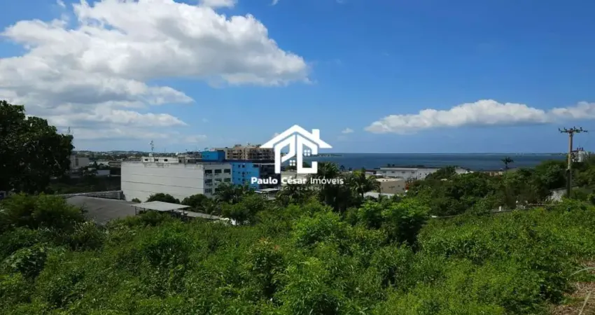 Lote no Centro de Araruama com total de 206,95m² medindo 15,33 de frente e 13,50 nas laterais.  Bem localizado o lote tem uma vista parcial para Lagoa