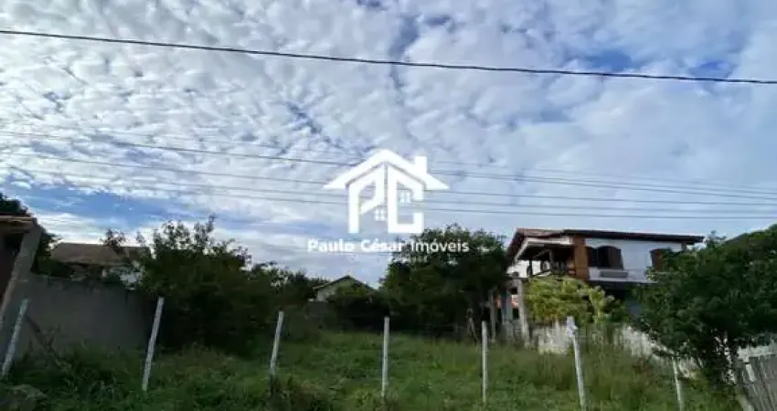 Terreno de 450m² na Pontinha, Araruama-RJ: Ótima localização, próximo à lagoa, elevado e sem muro!