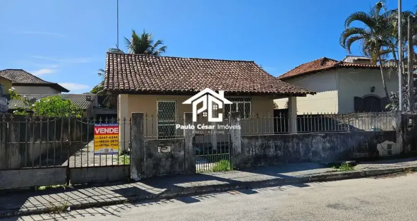 Casa à venda em Araruama-RJ, Vila Capri: 2 quartos, 1 suíte, 1 sala, 1 banheiro, 80m² de área. Aproveite!