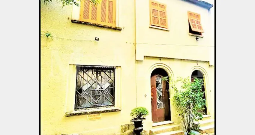 Casa em vila: Rua Piauí, com área 75,00m². Vaga para 1 automóvel  6 salas. 2 banheiros.