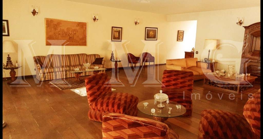 Planalto, casa térrea, 3 suítes, 3 salas, copa, cozinha, 4 vagas, quintal ótimo