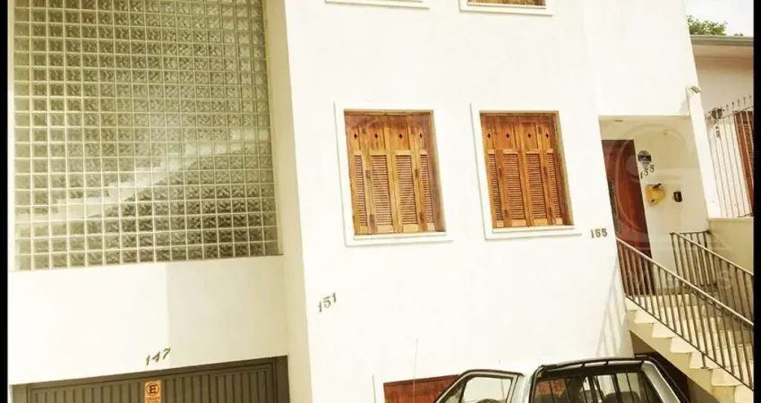 Prédio comercial com 3 pavimentos, 700 m2 ,8 vagas de garagem , a 200 metros do metro vila mariana