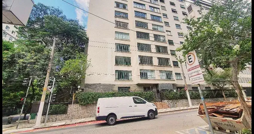 Excelente Apartamento de 217 m² com 3 Dormitórios sendo 1 Suíte na Higienópolis.