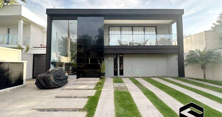 LINDA CASA NO COND ACAPULCO, TOTALMENTE REFORMADA, C/ 300m² ÁREA CONSTRUIDA