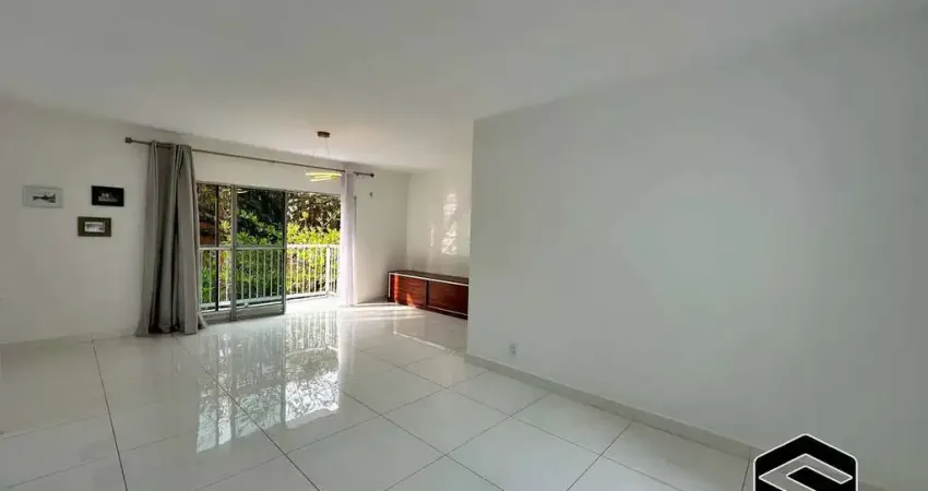 Lindo apartamento inteiramente reformado, 03 dorm's, com sacada de frente!