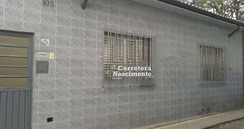 Casa com 3 dormitórios para alugar por R$ 1.359/mês - São João - Jacareí/SP