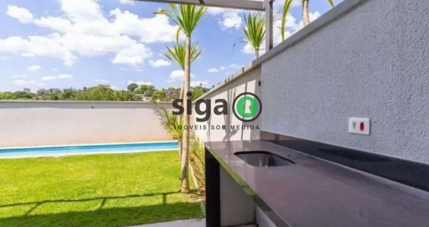 Casa em Condomínio Fechado com 4 Suítes, Piscina e Quintal Amplo