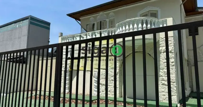 Casa assobradada com 500m², para locação em pinheiros, várias salas e 4 vagas sem mobilia