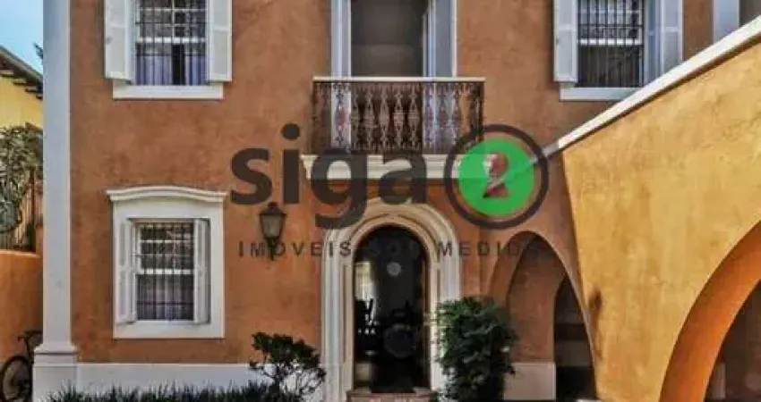 Casa Assobradada no Jardim Europa, com 3 suítes, Mobiliado, 2 vagas, para Venda ou locação.