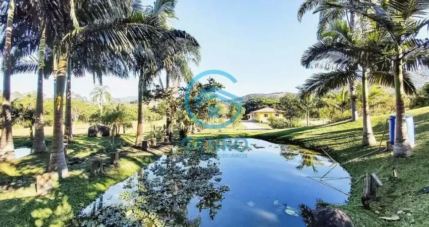 Chácara em Meio a Natureza com Lagoa, Piscina e Terreno de 4.500m² à venda em Biguaçu/SC