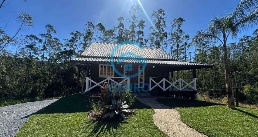 Chácara em Meio a Natureza com Piscina e Terreno de 1.500m² à venda em Canelinha/SC