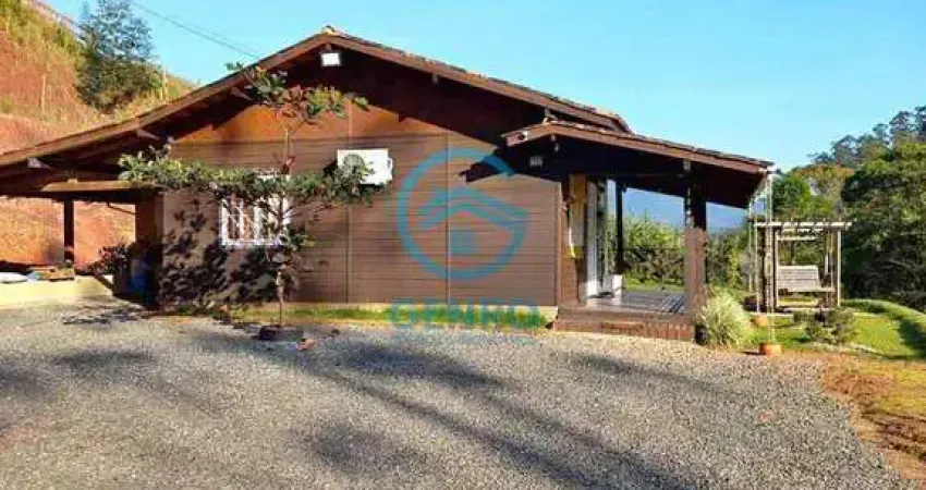 Chácara em Meio a Natureza com Piscina e Terreno de 2.500m² à venda em Canelinha/SC