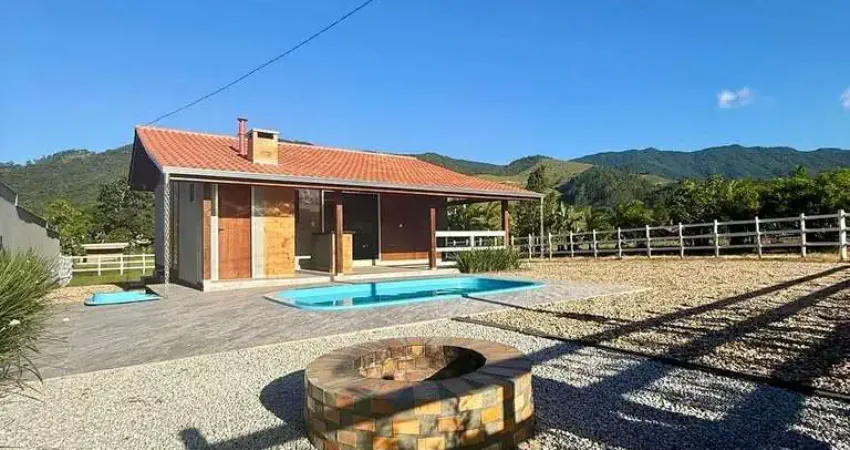 Chácara em Meio a Natureza com Piscina e Terreno de 900m² à venda em Canelinha/SC