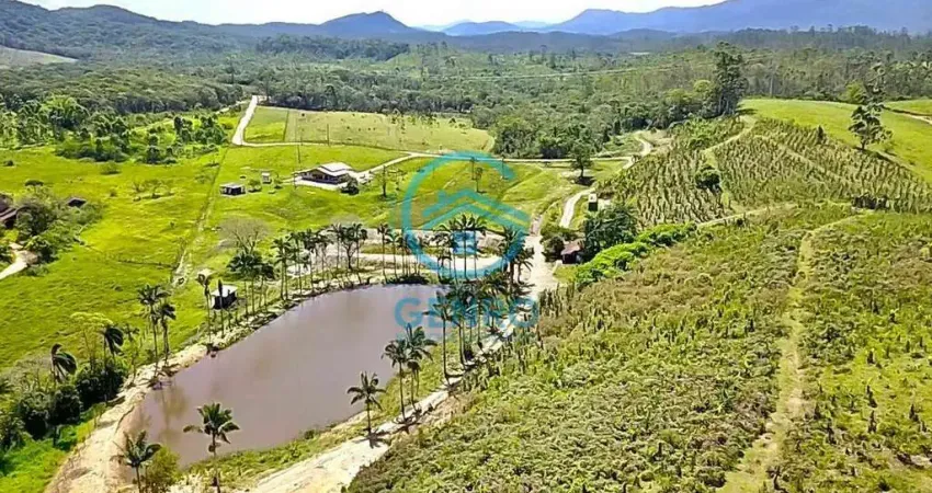 Sítio Haras em Meio a Natureza com Lagoa e Terreno de 140.000m² ( 14 HECTARES ) à venda em Tijucas/SC