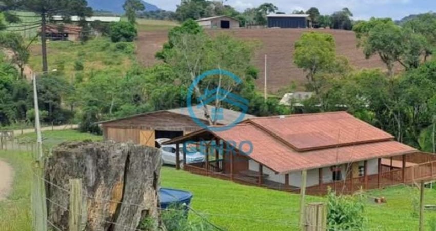 Chácara em Meio a Natureza com Piscina, Lagoa e Terreno de 2.900m² à venda em Alfredo Wagner/SC