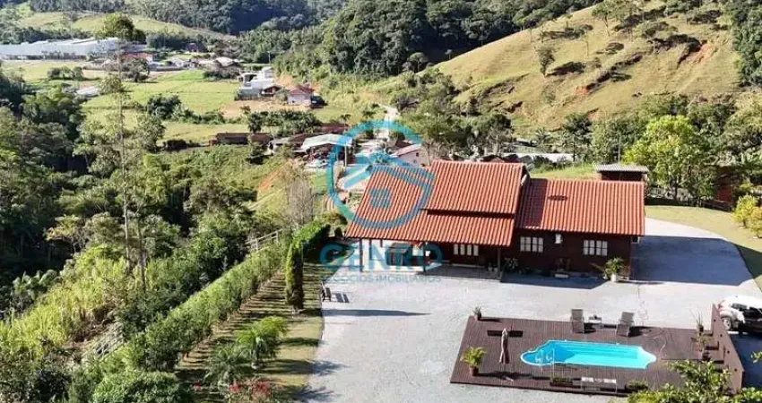 Chácara Mobiliada em Meio a Natureza com Piscina e Terreno de 3.585m² à venda em Águas Mornas/SC