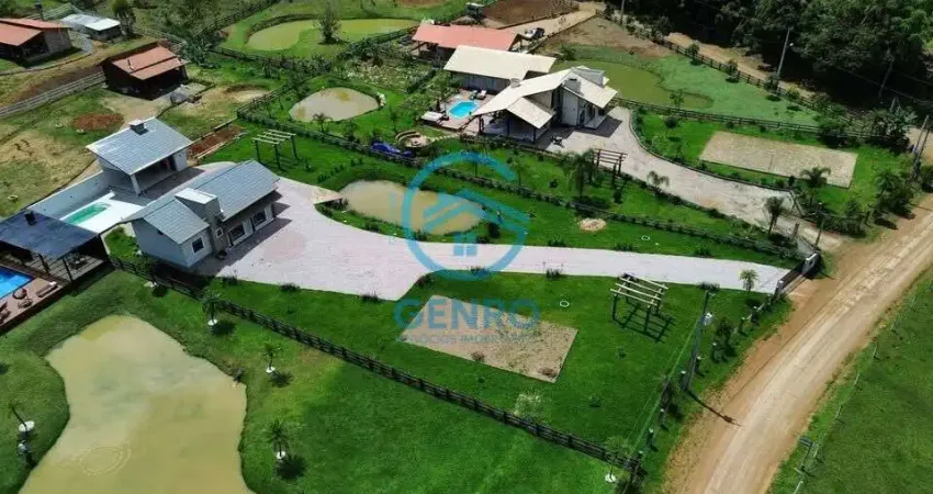 Chácara em meio a natureza com lagoa, piscina e terreno de 2.100m² à venda em canelinha/sc