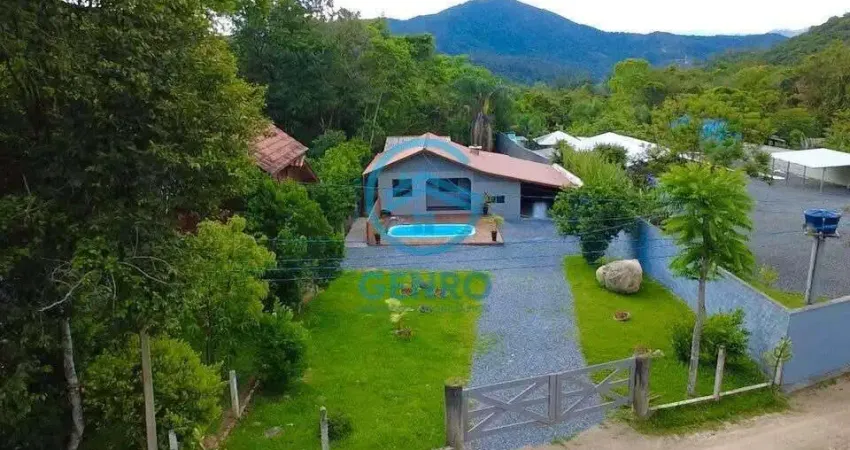 Chácara em meio a natureza com riacho, piscina e terreno de 1.200m² à venda em são joão batista/sc